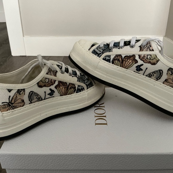 Dior Sneakers - Picture 3 of 7